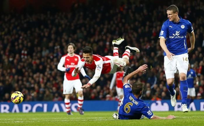 Matthew Upson (2nd R) challenges Arsenal's Alexis Sanchez during their English Premier League match at the Emirates Stadium in London Alexis Sanchez