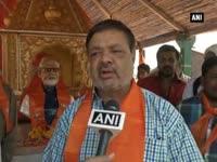 modi-temple-in-gujarat-draws-supporters