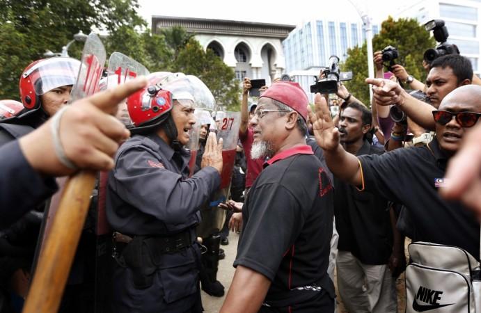Malaysian cartoonist arrested for criticising Anwar ruling