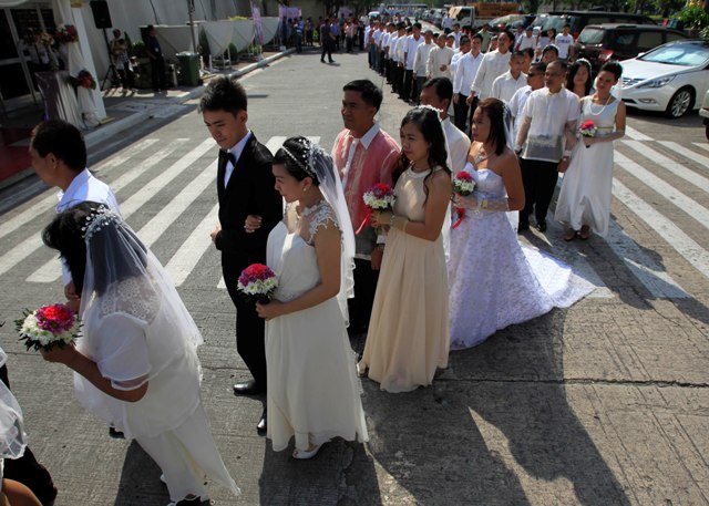 Mass weddings in Manila
