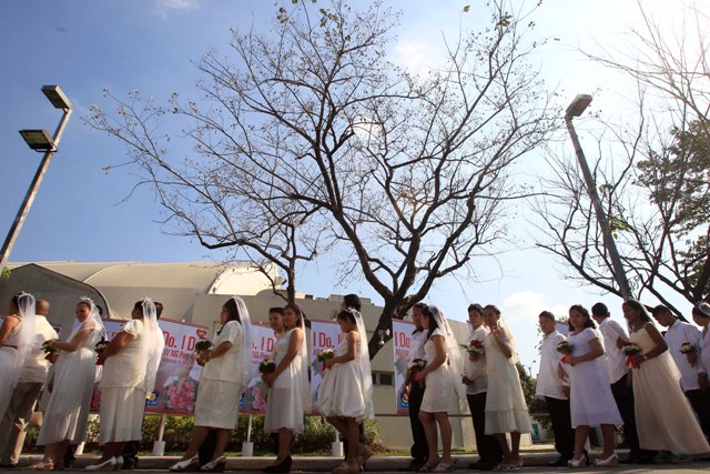 Mass weddings in Manila