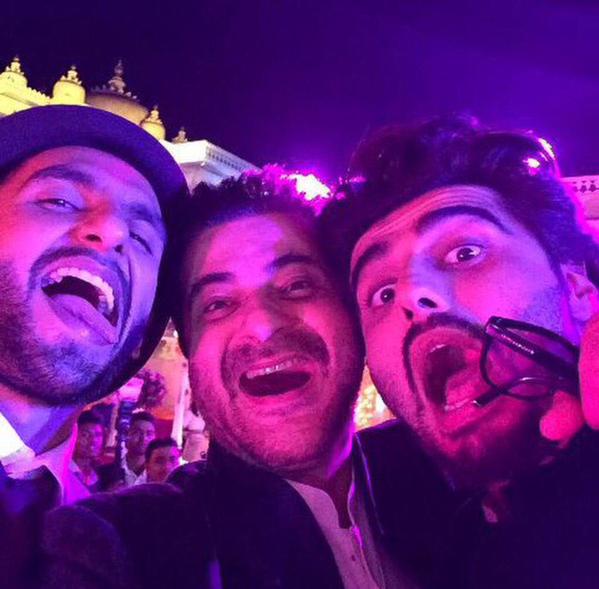 Ranveer Singh, Arjun Kapoor attend Sanjay Hinduja's wedding. Ranveer Singh, Arjun Kapoor
