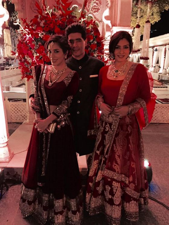 Manish Malhotra with Sophie Choudry, Raveena Tandon at Hinduja Wedding Hinduja Wedding