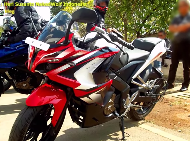 New Images of Bajaj Pulsar 200SS Surface Online