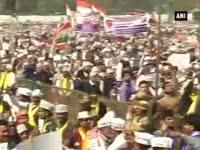 aap-chief-arvind-kejriwal-takes-oath-along-with-six-cabinet-ministers-at-ramlila-maidan