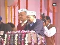 kejriwal-addresses-supporters-at-ramlila-ground-after-taking-oath-as-delhi-cm-warns-them-of-egoism