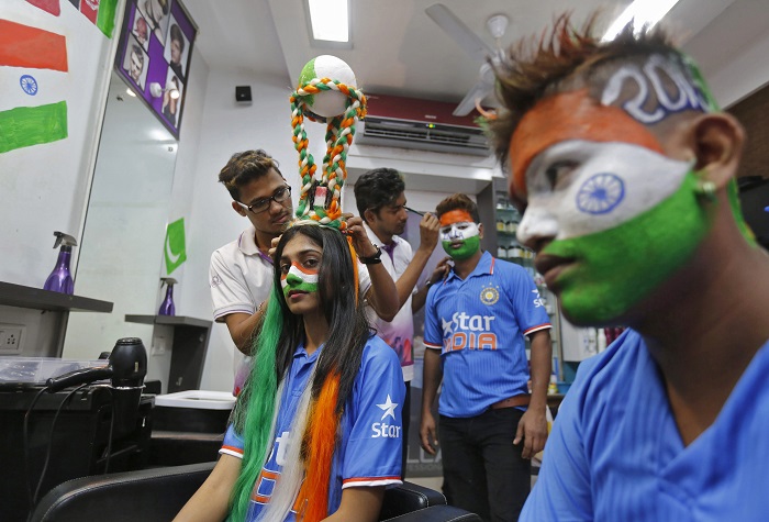 The fans are all decked up, it is now finally time for the big World Cup 2015 match – India vs Pakistan India Fans Pakistan World Cup