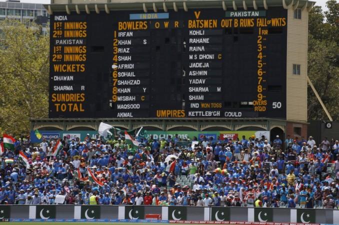 India and Pakistan cricket fans will not witness the mega clash this year. India vs Pakistan: Fans Captured Cheering at ICC Cricket World Cup 2015