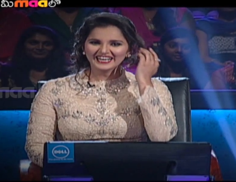 Sania Mirza with Nagarjuna on Meelo Evaru Koteeswarudu 2