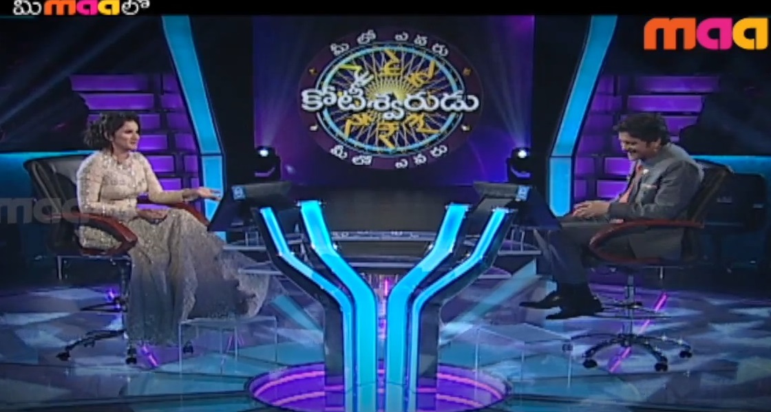 Sania Mirza with Nagarjuna on Meelo Evaru Koteeswarudu 2