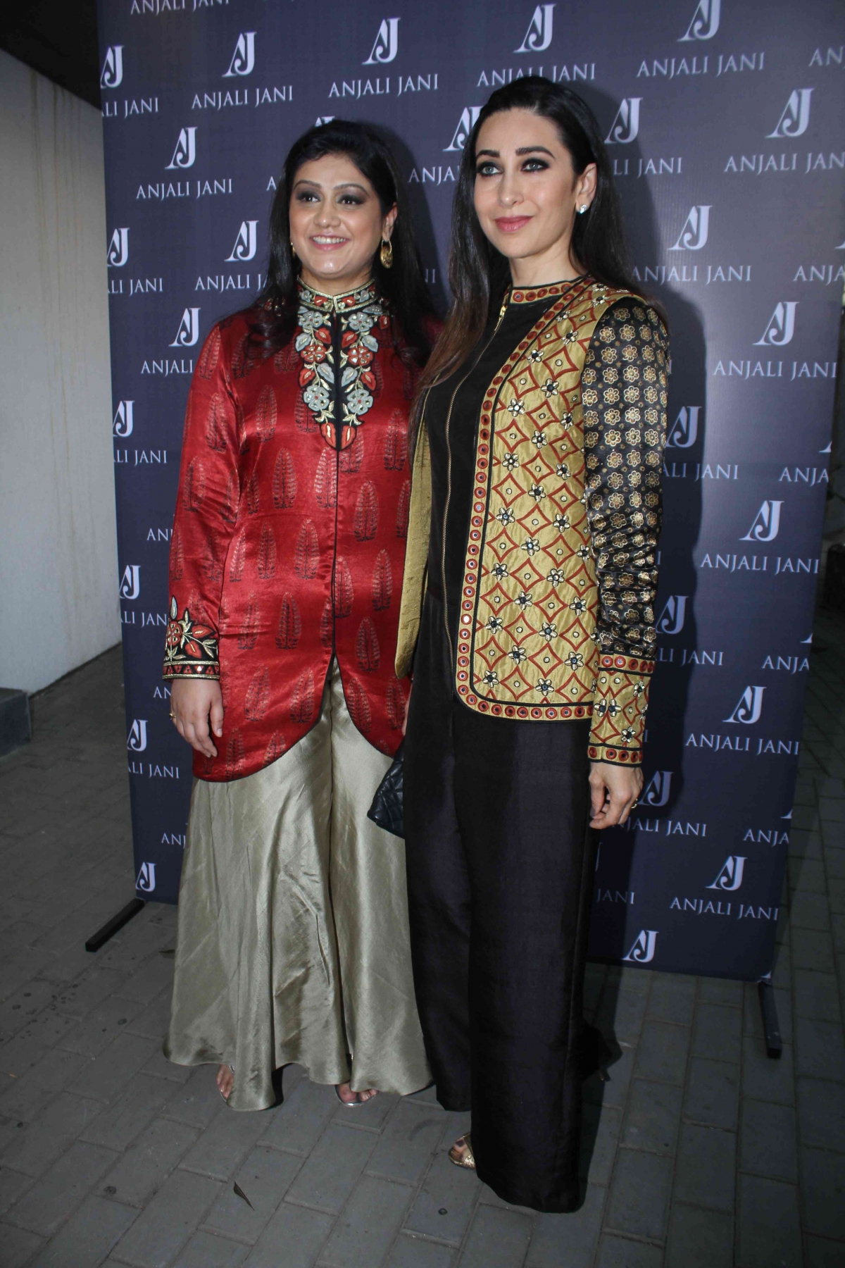 Karisma Kapoor Look Glamorous at a Store Launch in Mumbai