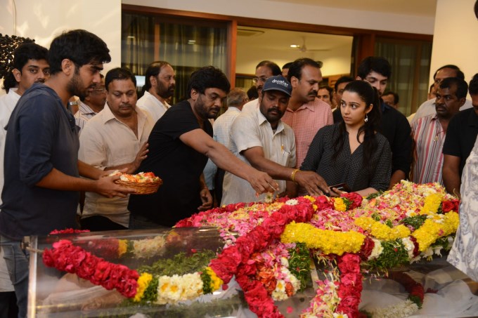 Puri Jagannath DNR, Rajamouli, Allu Aravind, Bandla Ganesh, Dil Raju and Other Telugu Filmmakers Pay Tribute to D Rama Naidu