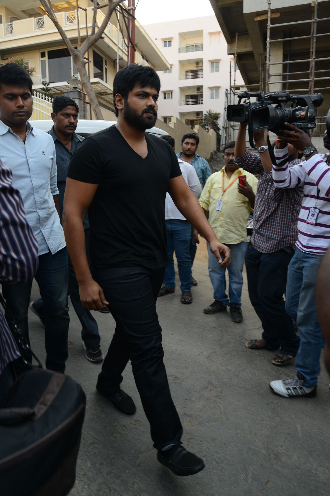 Telugu Stars Pay Last Respect to D Ramanaidu; Ravi Teja, Rajasekhar, Manchu Manoj, Anushka Shetty, Namratha and Others