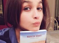Alia Bhatt selfie