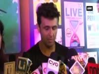 sonu-nigam-unveils-priya-kumars-book-i-will-go-with-you