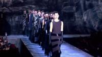 marc-jacobs-finds-his-inner-diana-vreeland
