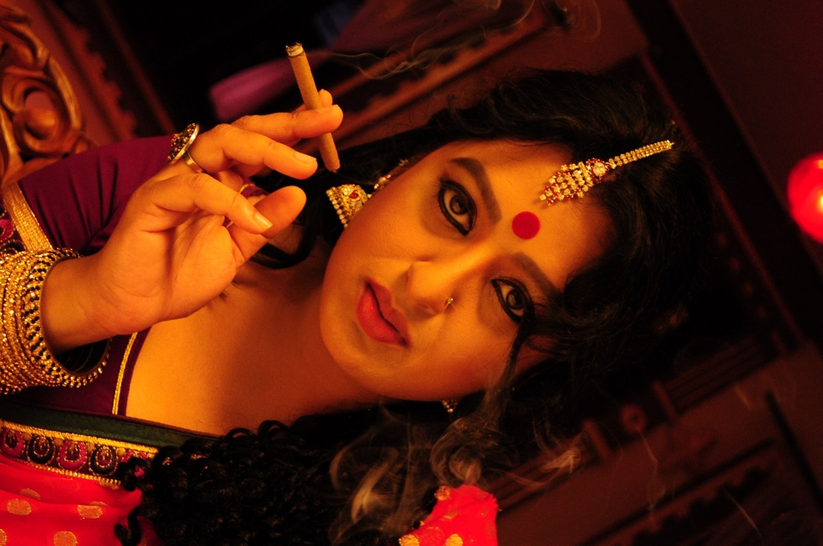 Veena Malik in 'Red Mirchi'