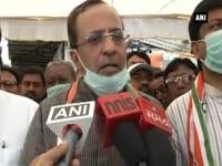 congress-workers-distribute-free-masks-medicines-to-combat-swine-flu