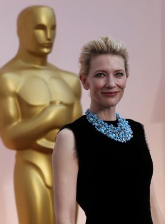 Actress Cate Blanchett walked the red carpet wearing a Maison Margiela gown and a Tiffany necklace Oscars 2015