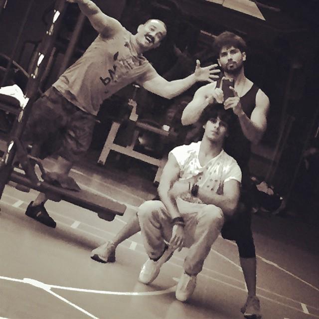 Rare Candid Pictures of Shahid Kapoor Rare Candid Pictures of Shahid Kapoor