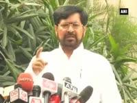 politicos-react-after-land-acquisition-bill-gets-tabled-in-lok-sabha