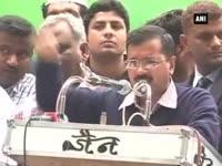 kejriwal-shares-stage-with-anna-in-protest-against-land-acquisition-bill