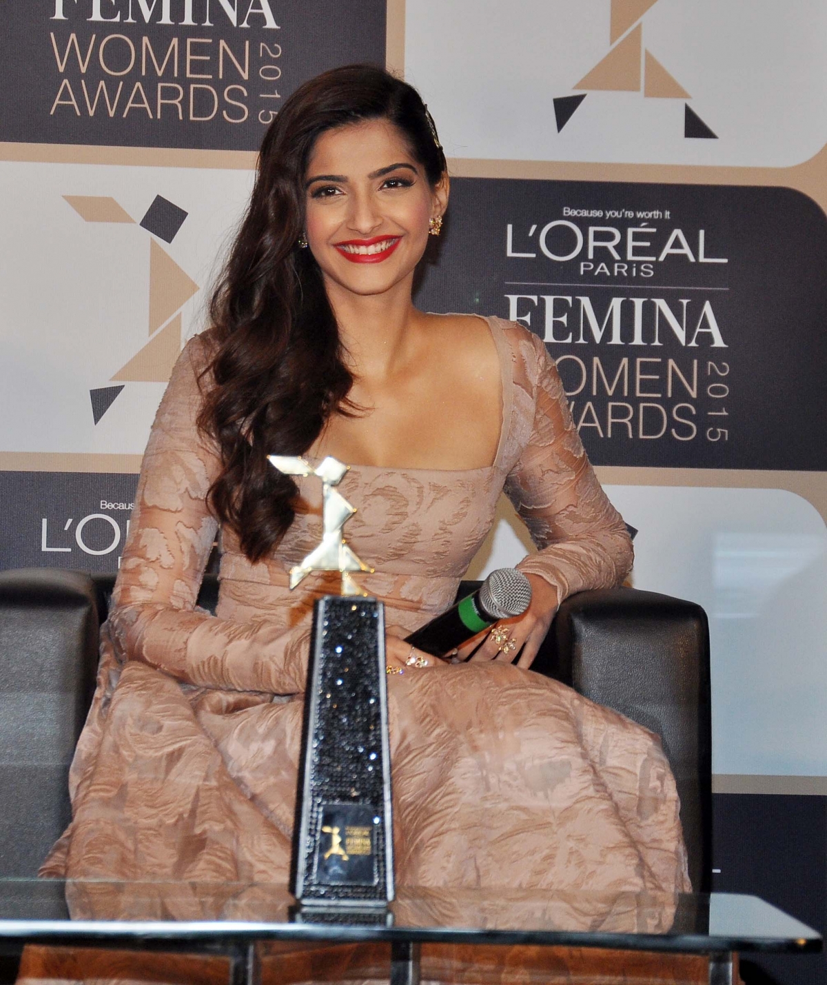 Glamorous Sonam Kapoor Launches L'Oréal Paris Femina Women Awards 2015