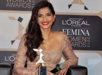 Glamorous Sonam Kapoor Launches L'Oréal Paris Femina Women Awards 2015
