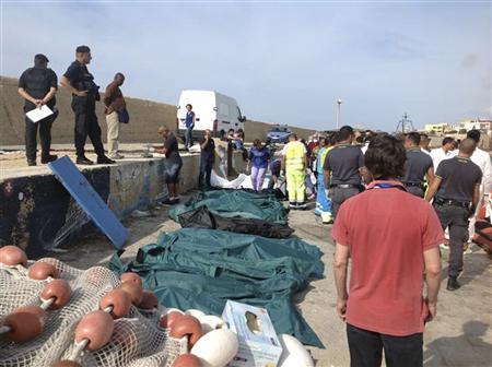 A speedboat carrying Chinese illegal immigrants capsized near Macau. Over 10 people are still missing.