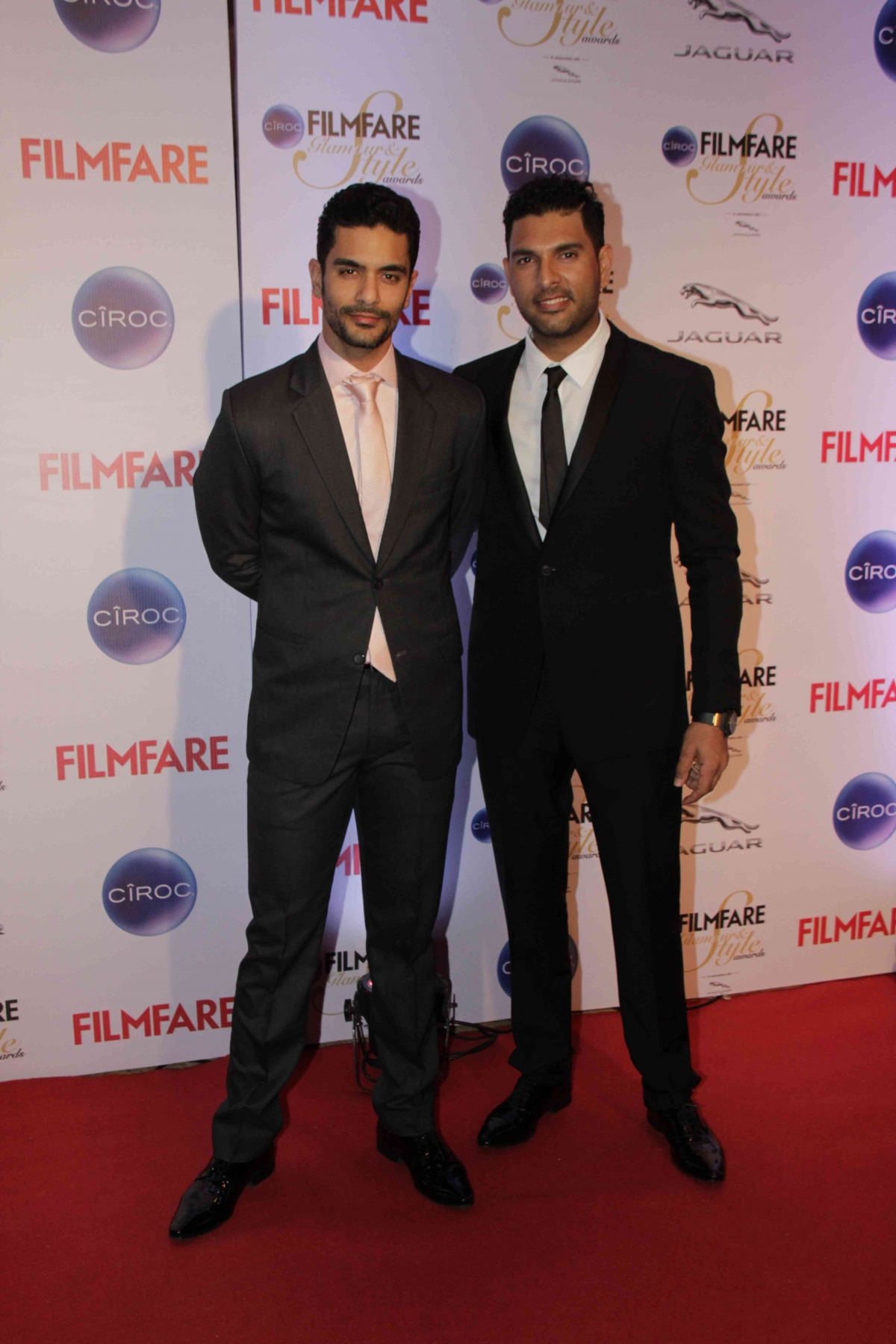 Filmfare Glamorous And Style 2015: Akshay Kumar, Big B, Sidharth Malhotra and Other Handsome Hunks Walked The Red Carpet