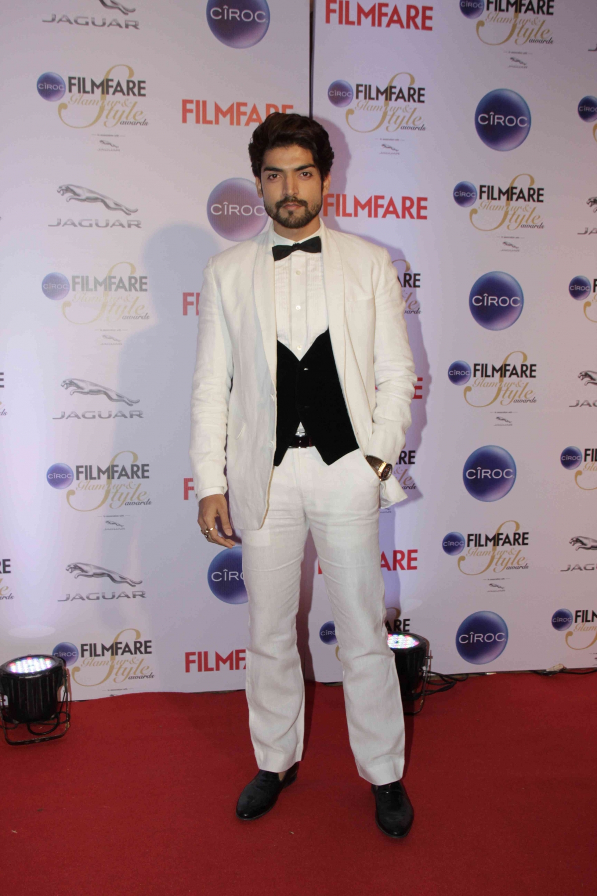 Gurmeet Choudhary Filmfare Glamorous And Style 2015: Akshay Kumar, Big B, Sidharth Malhotra and Other Handsome Hunks Walked The Red Carpet
