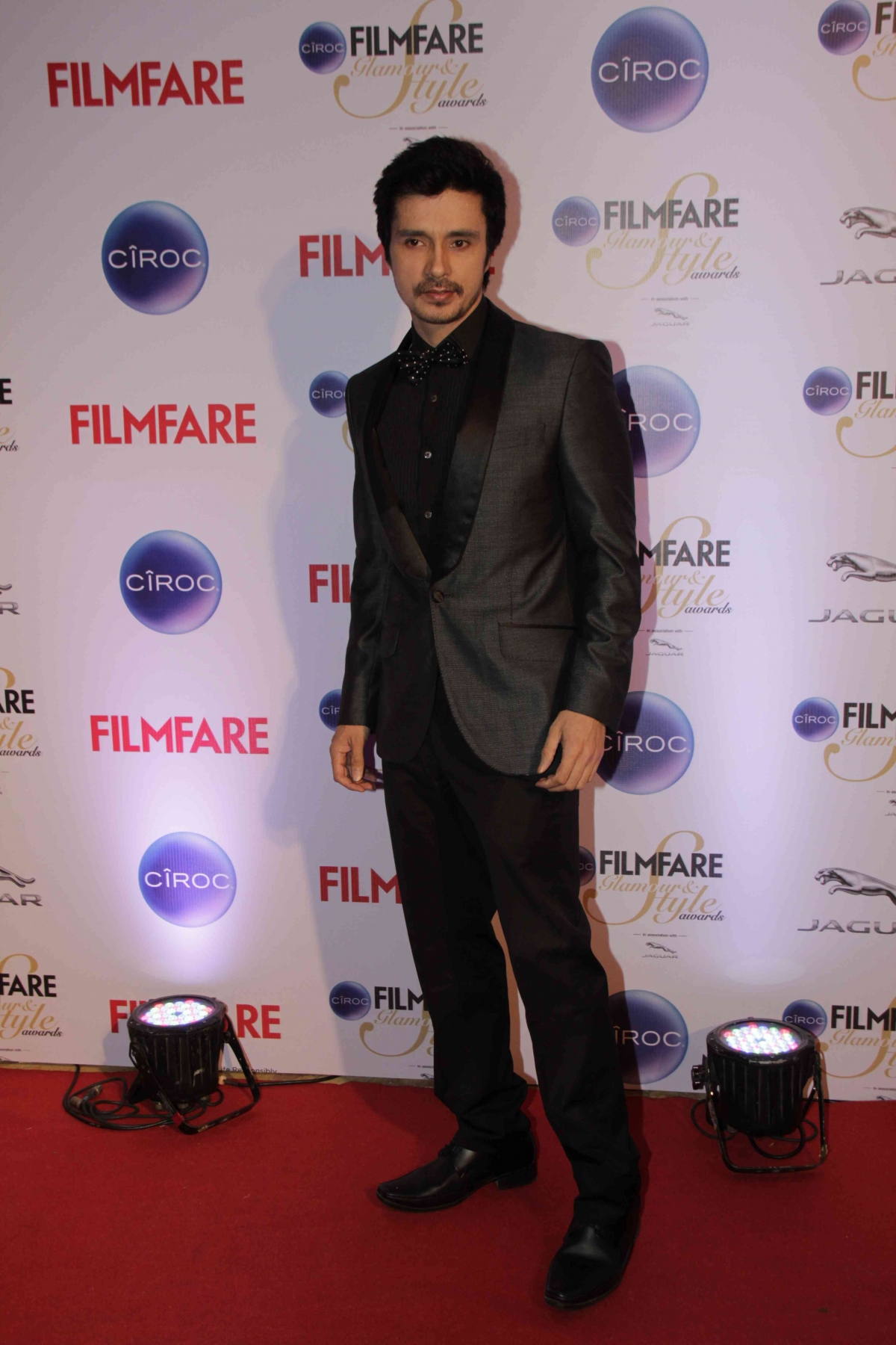 Filmfare Glamorous And Style 2015: Akshay Kumar, Big B, Sidharth Malhotra and Other Handsome Hunks Walked The Red Carpet