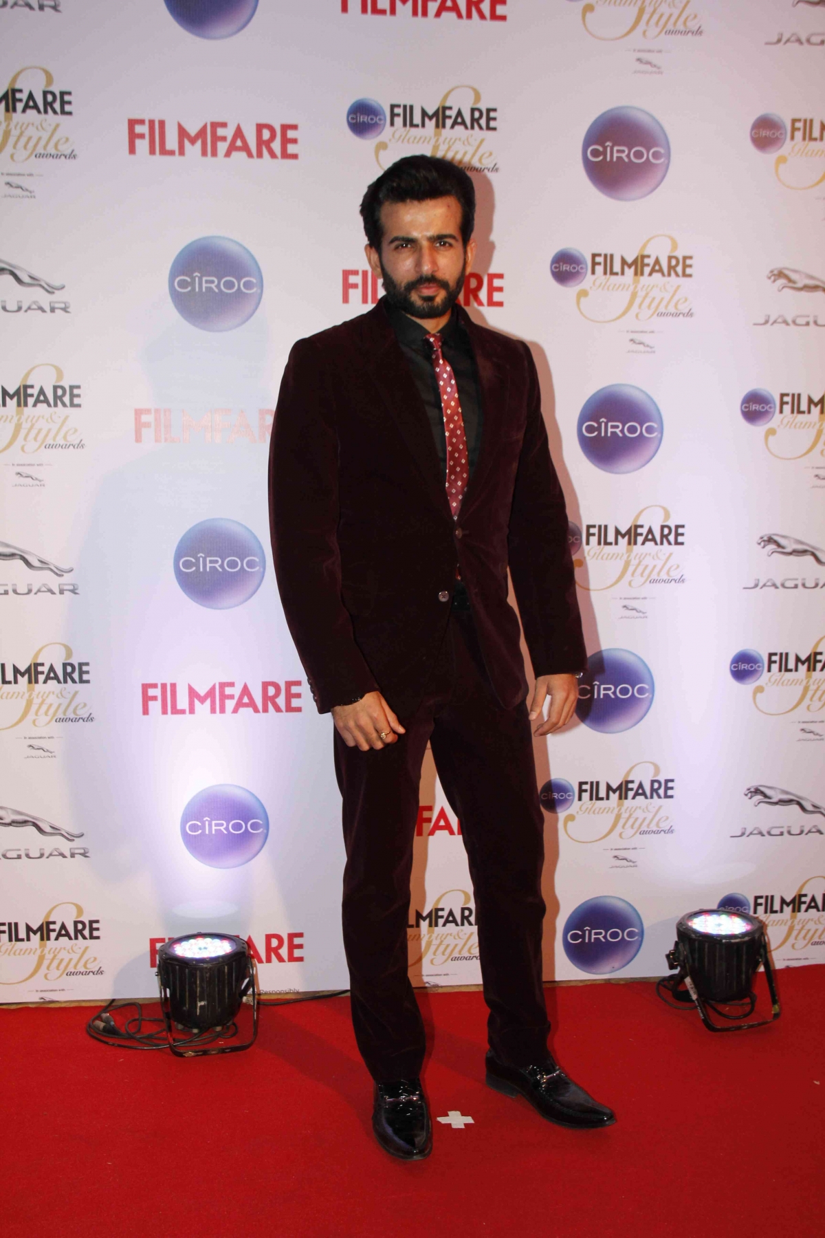 Filmfare Glamorous And Style 2015: Akshay Kumar, Big B, Sidharth Malhotra and Other Handsome Hunks Walked The Red Carpet