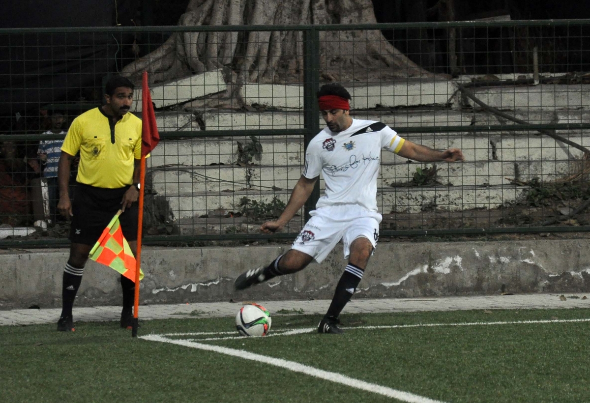 Ranbir Kapoor, Arjun Kapoor and Other Celebs Play Friendly Football Match with Mumbai Police