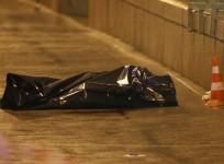 A view shows the covered body of Boris Nemtsov, who was shot dead, in central Moscow February 28, 2015.