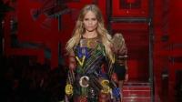 versace-womenswear-show-autumn-hiver-2015-16-in-milan