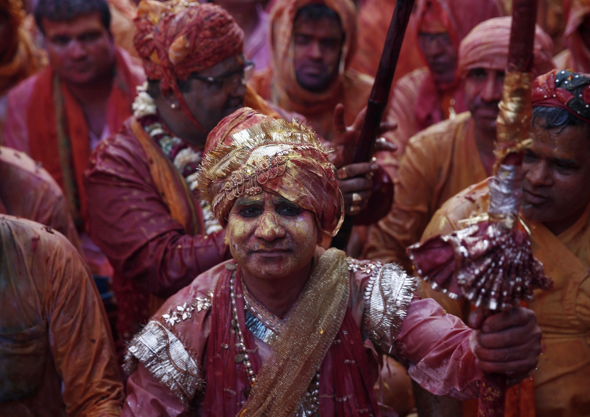 Holi 2015: Spectacular Images of 'Lathmar Holi' Celebrated in Mathura, Vrindavan