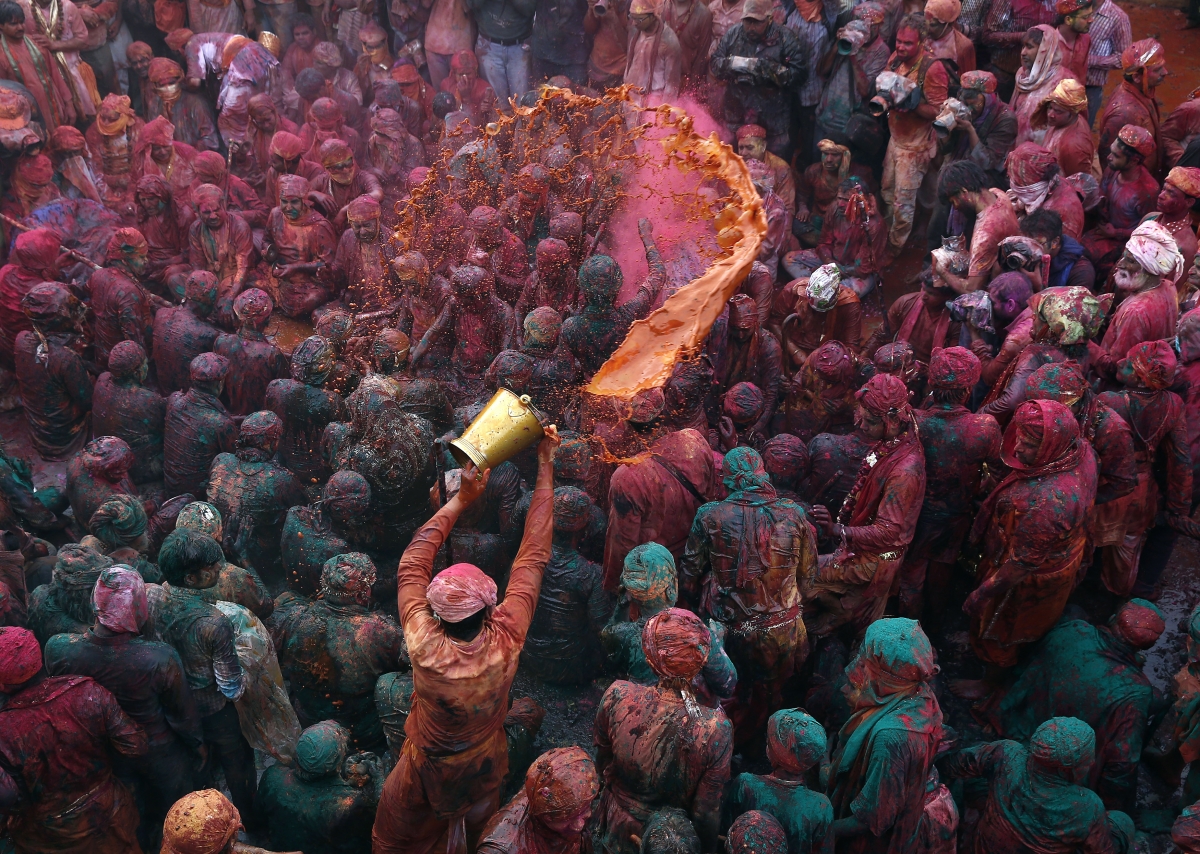Holi 2015: Spectacular Images of 'Lathmar Holi' Celebrated in Mathura, Vrindavan