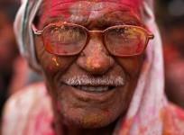 Holi 2015: Spectacular Images of 'Lathmar Holi' Celebrated in Mathura, Vrindavan