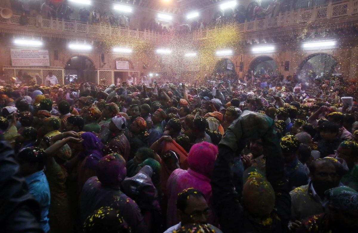 Hindu devotees are showered with petals as they gather inside the Bankey Bihari temple during Holi celebrations in Vrindavan, in the northern Indian state of Uttar Pradesh March 1, 2015 Holi 2015: Spectacular Images of 'Lathmar Holi' Celebrated in Mathura, Vrindavan
