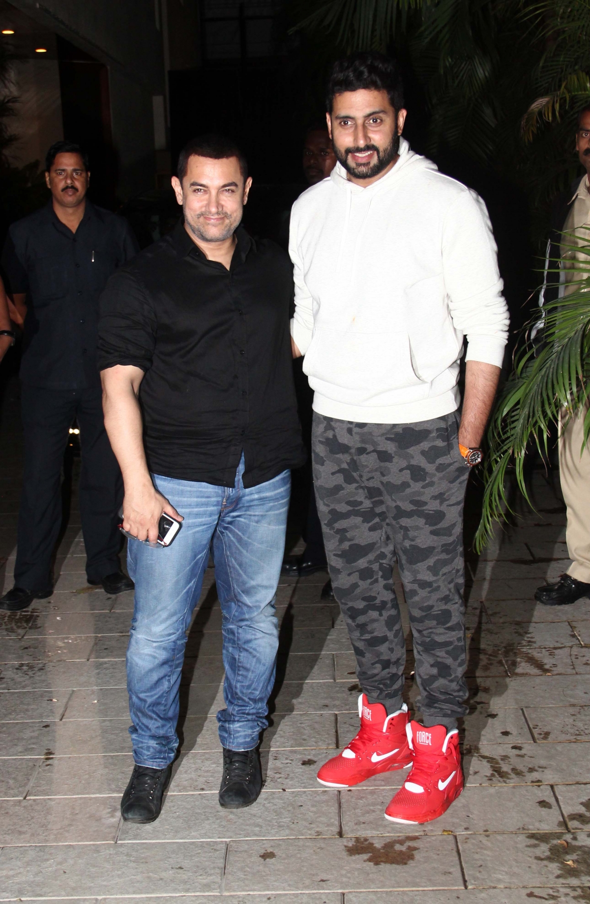Aamir Khan and Abhishek Bachchan Abhishek Bachchan Hosts Party For Newlyweds Naina Bachchan and Kunal Kapoor