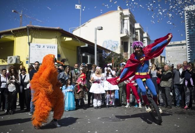 Performers wearing costumes take part in a parade ahead of the Jewish holiday of Purim outside the Bialik Rogozin school in Tel Aviv March 3, 2015. Performers wearing costumes take part in a parade ahead of the Jewish holiday of Purim outside the Bialik Rogozin school in Tel Aviv March 3, 2015.
