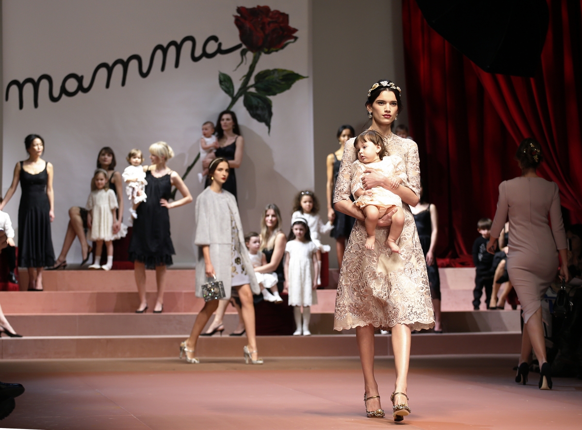 Milan Fashion Week 2015: Pregnant Models Walks The Ramp for Dolce & Gabbana