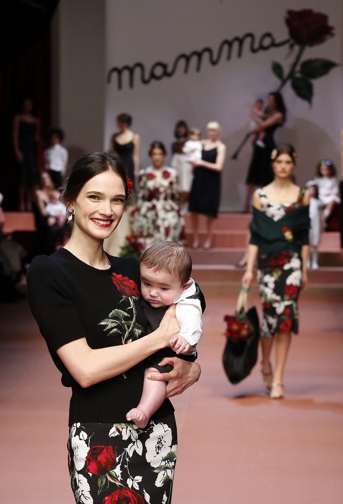 Milan Fashion Week 2015: Pregnant Models Walks The Ramp for Dolce & Gabbana
