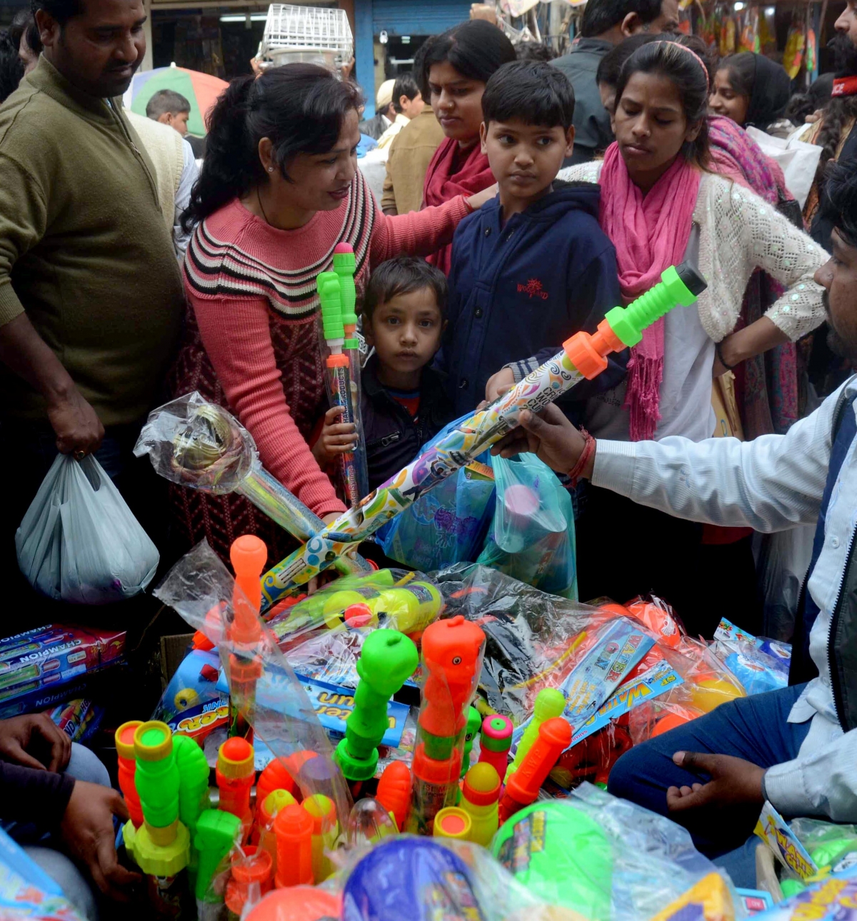 Holi shopping in New Delhi