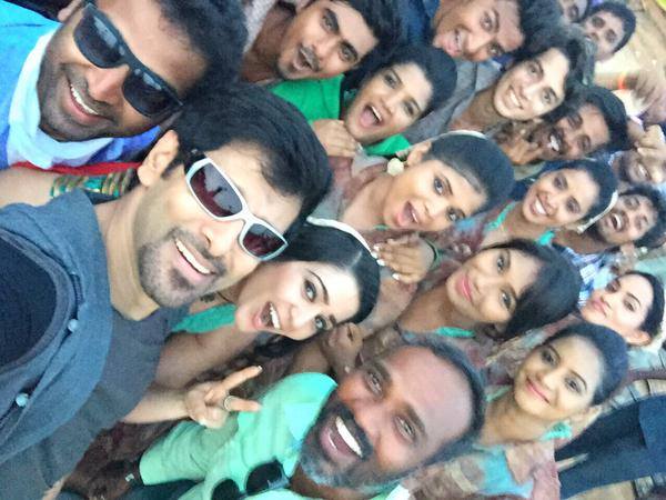 Vikram and Charmme Kaur with the dance team of 10 Enradhukulla