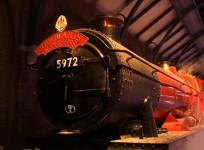 harry-potters-hogwarts-express-rolls-into-warner-bros-studio-tour