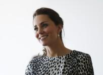 heavily-pregnant-kate-goes-for-cultural-tour-of-margate
