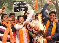 Hindu Sena activists stage a demonstration to protest against the bail of Mumbai attack mastermind Zakiur Rehman Lakhvi in New Delhi, on Dec 19, 2014.