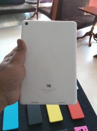 The WiFi only tablet features an 8MP rear and a 5MP front camera. However there is no flash provided with the back camera for low light shooting. At the bottom of the back there is a couple of speaker mesh for audio output. Xiaomi Mi Pad Rear